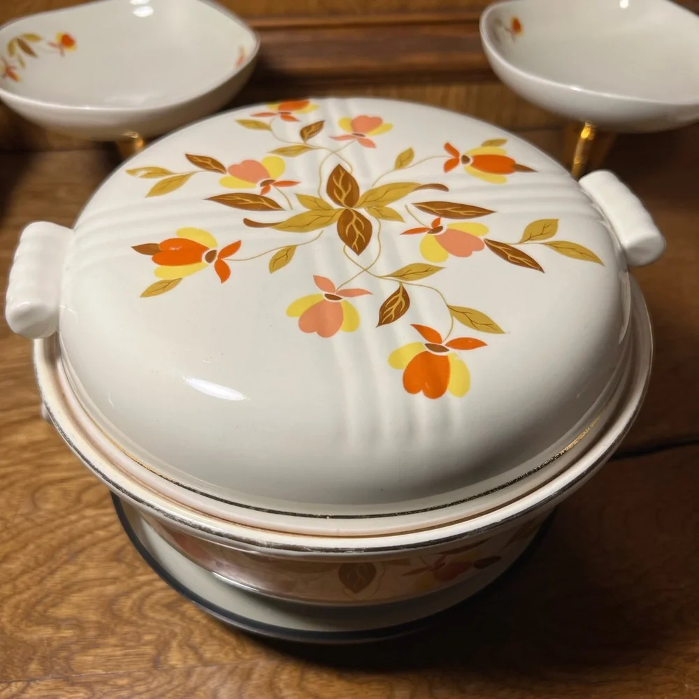 HALL Jewel Tea Autumn Leaf  2-Quart Casserole Dish With Lid